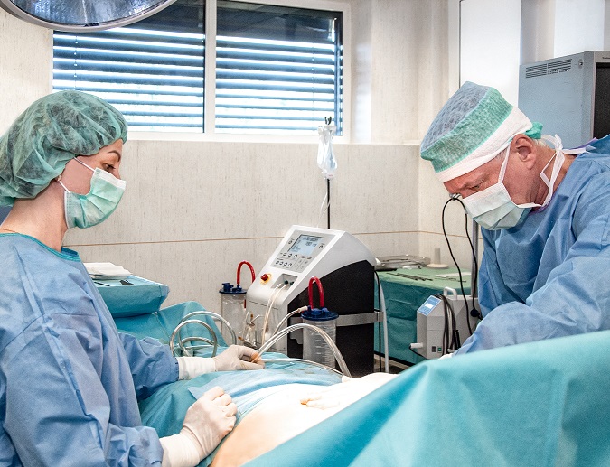 Liposakcija. Riebalų nusiurbim operacija atliekama Renaldo Vaičiūnos Medicinos diagnostikos ir gydymo centre, V.Grybo g.Vilniuje.
