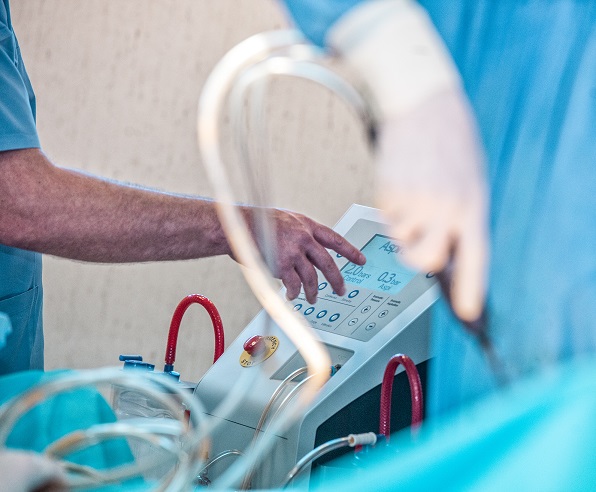 Liposakcija. Riebalų nusiurbimo operacija atliekama Renaldo Vaičiūnos Medicinos diagnostikos ir gydymo centre, V.Grybo g.Vilniuje.